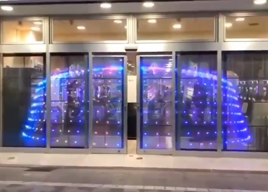  Application scenario of multimedia electrified glass in mall banks