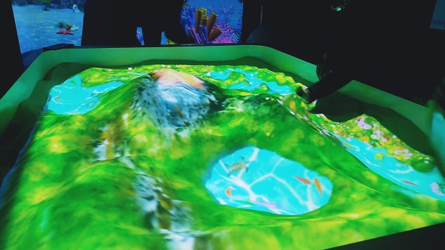  Projection interactive sand pool - interactive sand table - magic sand table - projection interactive sand table - Suzhou Curiosity Digital Technology Co., Ltd