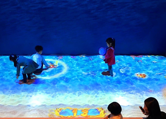  Application scenarios of ground interactive projection in amusement parks, children's parks and amusement parks