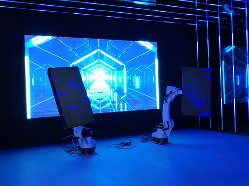  Robot arm interaction
