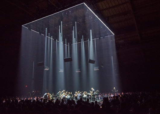  Application of Screen Projection in Large Concert Evening - Curious Digital Technology