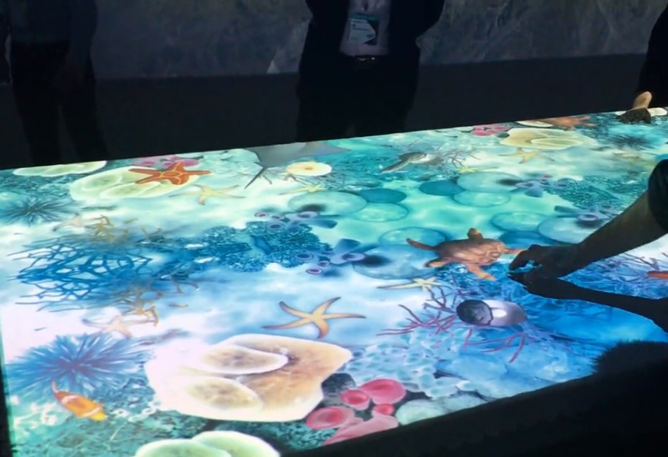  Desktop interactive projection - curious digital technology