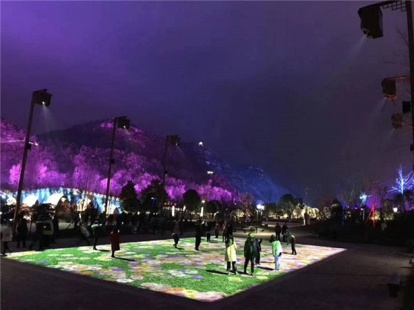  Ground interactive projection - curious digital technology